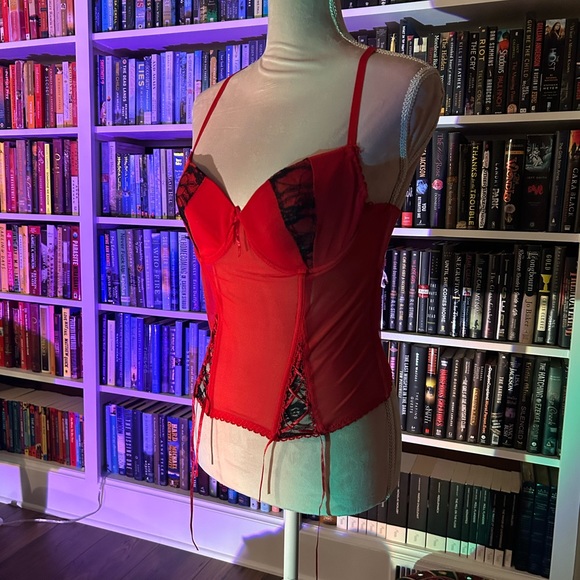 Red vintage mesh lingerie top, corset with bows, black lace - Picture 2 of 7